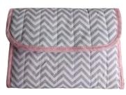 Porta Fraldas para Bebê Luma Baby Chevron Cinza com Rosa Porta Fraldas para Bebê Luma Baby Chevron Cinza com Rosa
