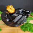 Porta incenso cascata em resina mãos pretas 8cm