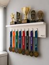 Porta Medalhas/trofeus Branco 8 Gancho 30 Medalhas - Medal Porta Medalhas/trofeus Branco 8 Gancho 30 Medalhas - Medal