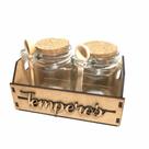 Porta Temperos Kit C/2 Potes de Vidro 255ml Tampa de Rolha de Cortiça + Caixinha Suporte em MDF Porta Temperos Kit C/2 Potes de Vidro 255ml Tampa de Rolha de Cortiça + Caixinha Suporte em MDF