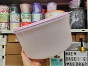 Porta Tudo Tupperware 10 Litros Levemente Translúcido com Tampa Rosa