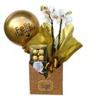Presente de aniversário com orquídea e chocolate
