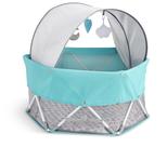Presente Play Yard On-The-Go Baby My Play com dossel e brinquedos UPF