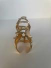 Presilha flor m etal dourado grande