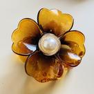 Presilha Piranha de Flor com Perola Média
