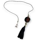 Protetor de carro Exu tridente 46 cm preto em Murano 3,0 cm pompom Protetor de carro Exu tridente 46 cm preto em Murano 3,0 cm pompom