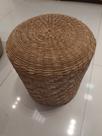 Puff de fibra de taboa trançada