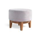 Puff de Sala Redondo Decorativo Mira Pés Amêndoa e Tecido Cinza Suede Puff de Sala Redondo Decorativo Mira Pés Amêndoa e Tecido Cinza Suede