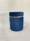 Puff Decorativo Redondo em Veludo Azul com Detalhe Dourado, Estilo Moderno Puff Decorativo Redondo em Veludo Azul com Detalhe Dourado, Estilo Moderno