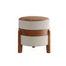 Puff Órion Couro Caramelo Linho Bege Pés De Madeira