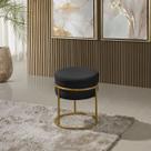 Puff Redondo Argola Levi Veludo Preto Base em Aço Dourado