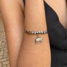 Pulseira Arco em Aço Inox com Berloques de Elefante - Acessório Feminino