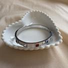 Pulseira Bracelete com Pedras Coloridas em Aço Inox