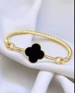 Pulseira Bracelete Feminino com Pingente Flor trevo Verde Folheado Ouro dourado Inspiração Blogueira Virginia