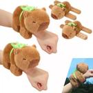 Pulseira de Pelúcia Capivara Fofa Brinquedos De Pelúcia Pulseira Bate Enrola