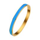Pulseira dourada com incrustação de esmalte azul e design moderno Pulseira dourada com incrustação de esmalte azul e design moderno