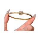 Pulseira Incrustada De Zircão De Aço Titânio Dourado Para Mulheres Moda Clássica De Aço Inoxidável Pulseira Incrustada De Zircão De Aço Titânio Dourado Para Mulheres Moda Clássica De Aço Inoxidável