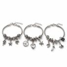 Pulseira Prateada com Pingentes Decorativos Corrente Snake e Extensor Pulseira Prateada com Pingentes Decorativos Corrente Snake e Extensor