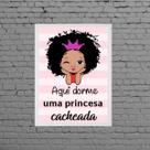 Quadro Aqui Dorme Uma Princesa Cacheada 45x34cm
