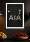 Quadro Camisa Tottenham 2025-26 Com Vidro e Moldura Branca Tamanho:21cm x 30cm (A4) Quadro Camisa Tottenham 2025-26 Com Vidro e Moldura Branca Tamanho:21cm x 30cm (A4)