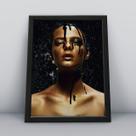 Quadro com moldura flores sobre o colo da mulher Quadro com moldura flores sobre o colo da mulher