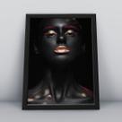 Quadro com moldura mulher de make