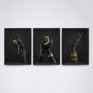 Quadro com molduramãos douradas negras