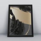 Quadro com moldurapenas pretas e douradas Quadro com moldurapenas pretas e douradas