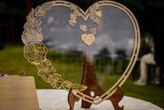 Quadro de Assinatura Floral para Eventos Especiais e Românticos