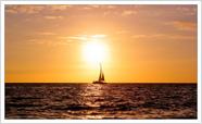 Quadro Decorativo Barco Praia Mar Sol Paisagem Natureza Salas Quartos Decorações Moldura Branca Q01