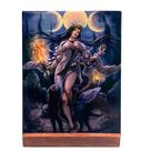 Quadro em Porcelana Hécate com Suporte de Madeira - 15cm x 19,5cm