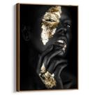 Quadro Mulher Negra Dourada em Reflexos de Majestade Quadro Mulher Negra Dourada em Reflexos de Majestade