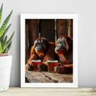 Quadro Orangotangos Tomando Cerveja 45x34cm - com vidro