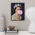 Quadro Queen Elizabeth with Bubblegum 45x34cm - com vidro