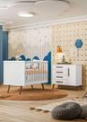 Quarto Infantil Kit Com Berço Americano E Cômoda Retrô Qmovi - Branco Acetinado