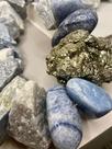 Quartzo azul e pirita