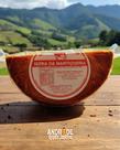 Queijo Parmesão Defumado na Madeira de Eucalipto 490g / Serra da Mantiqueira