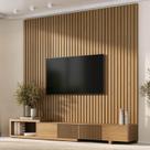 Rack com Painel Ripado Extensível para TV até 86 Polegadas 244cmx250cm Aruá CabeCasa MadeiraOriginals Marrom Jatobá
