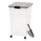 Recipiente de armazenamento de alimentos para cães Amazon Basics 69L com colher e rodas