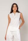 Regata Alfaiataria Com Amarração E Detalhe de Pompons Branco Salvatore Regata Alfaiataria Com Amarração E Detalhe de Pompons Branco Salvatore