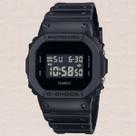 Relógio de Pulso Casio G-Shock Masculino Digital Resistente Choque Prova Dágua 200 Metros 20 ATM Alarme Multifunções Preto DW-5600UBB-1DR