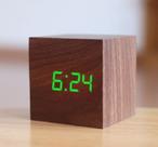 Relogio Despertador Digital Cubo Led Mesa Sound Control Cor:Marrom