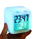 Relógio Digital Cubo LED Colorido Alarme Despertador Relógio Digital Cubo LED Colorido Alarme Despertador