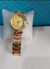 Relogio feminino detalhes dourado
