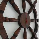Relógio timão de madeira