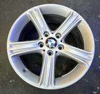 RODA BMW 320i ARO 17 ORIGINAL AVULSA