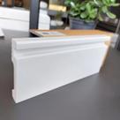 Rodapé de Poliestireno Frisado Branco 10cm com Encaixe para LED Barra de 2 Metros