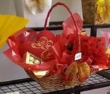 Rosas na cesta e bombom