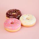 Rosquinhas artificiais falsas: comida, bolos falsos, sobremesas, 3 unidades