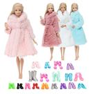 Roupa Para Boneca Casaco De Pelúcia e 5 Pares de Sapatos Roupa Para Boneca Casaco De Pelúcia e 5 Pares de Sapatos